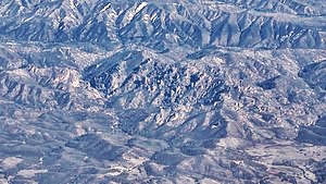 https://upload.wikimedia.org/wikipedia/commons/thumb/e/e8/Pinnacles_National_Park_Aerial.jpg/300px-Pinnacles_National_Park_Aerial.jpg